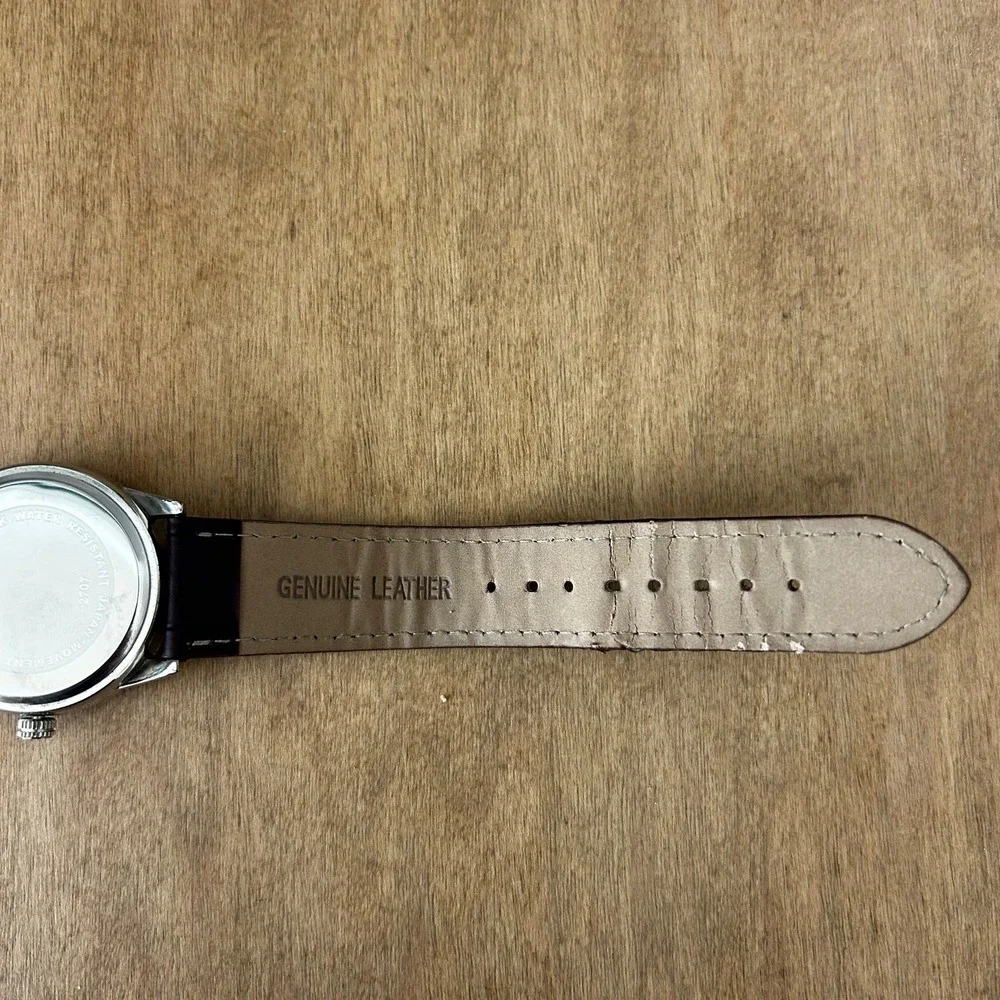 Vellacio New York Quartz Watch Roman Numeral White Dial Scalloped Bezel leather